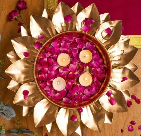 GOLDEN COLOR IRON FLOWER LEAF DESIGNER URLI - Golden, Iron, Pack of 1